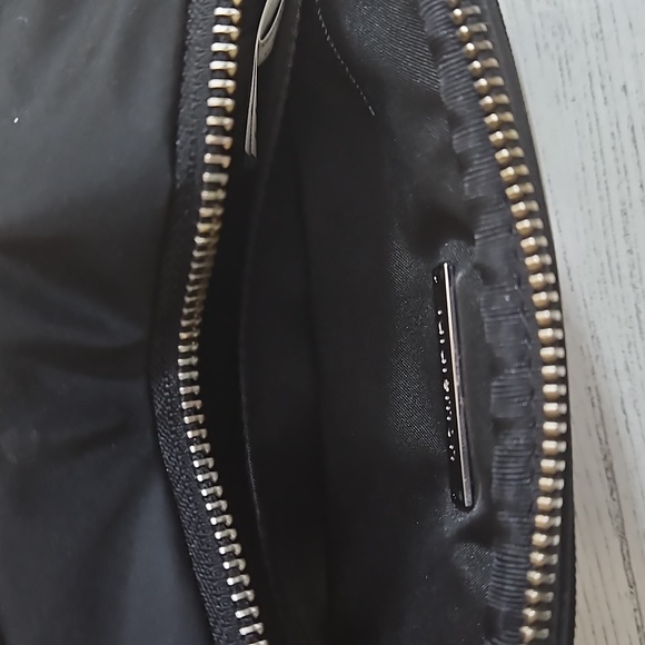 Lululemon crossbody camera bag in black - Picture 10 of 15